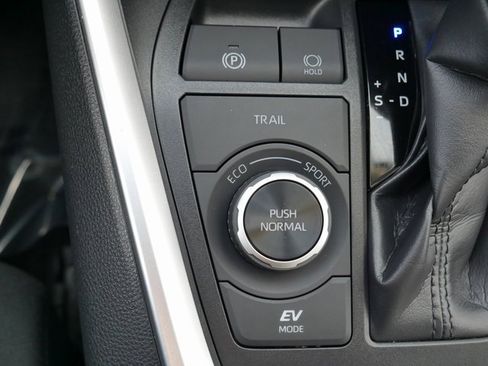 Used 2024 Toyota RAV4 LE image 21