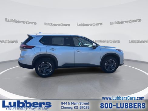 Used 2025 Nissan Rogue SV image 9