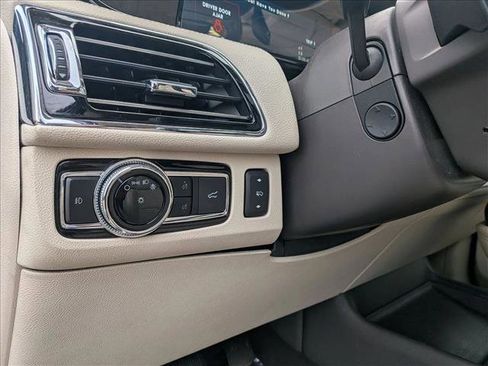 Used 2020 Lincoln Navigator Reserve w/ Luxury Package image 15