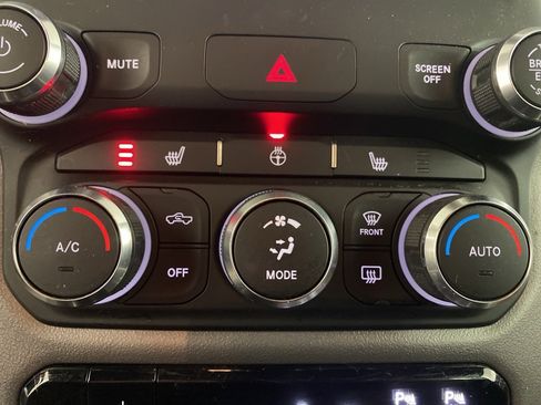 Used 2021 RAM 1500 Big Horn image 5