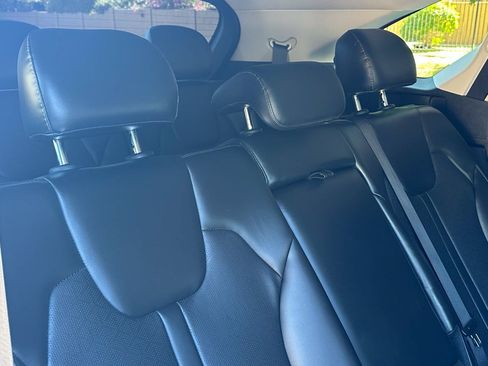Used 2022 Kia Sorento S w/ Panoramic Sunroof Package FWD image 16