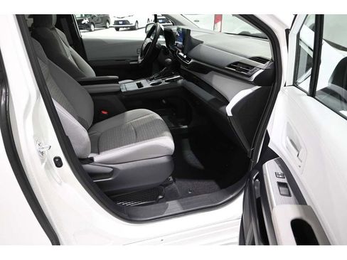 New 2025 Toyota Sienna LE image 15