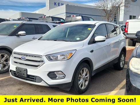 Used 2019 Ford Escape SE image 1