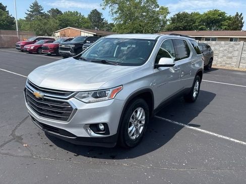 Used 2020 Chevrolet Traverse LT FWD image 2