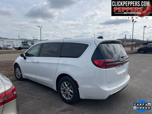 Used 2026 Chrysler Pacifica Select image 7