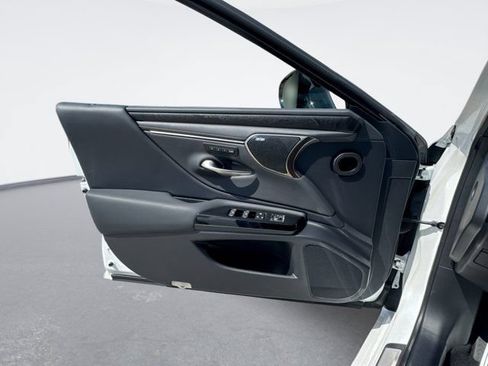 Used 2024 Lexus ES 300h Ultra Luxury w/ Accessory Package (Z2) FWD image 33