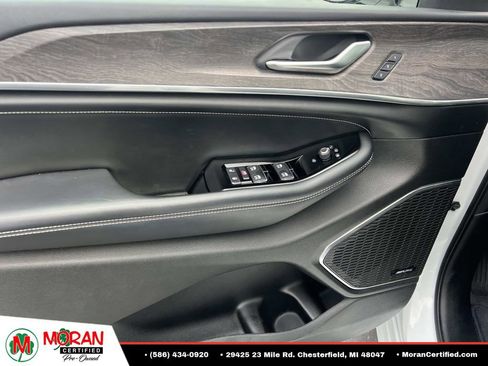 Used 2023 Jeep Grand Cherokee Overland AWD/4WD image 15