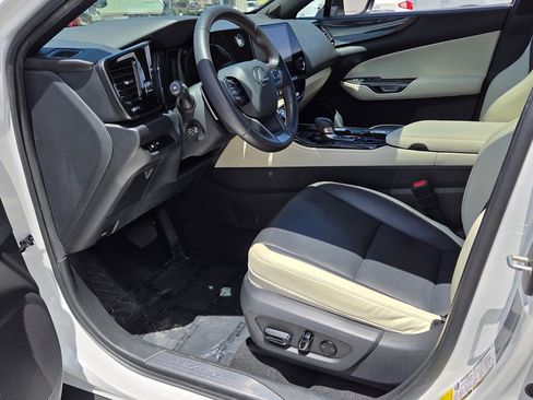 Used 2024 Lexus NX 250 FWD image 9