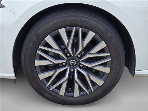Used 2025 Nissan Altima 2.5 SV FWD image 22