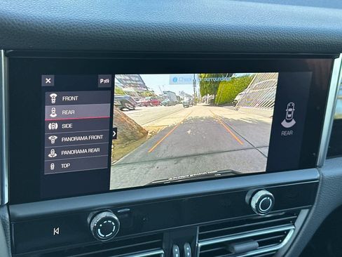 Certified 2025 Porsche Macan AWD/4WD image 22