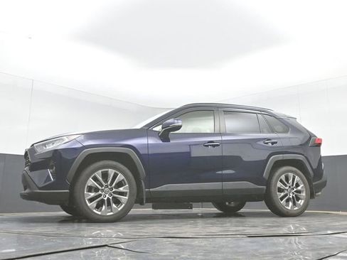 Used 2019 Toyota RAV4 XLE Premium FWD image 30