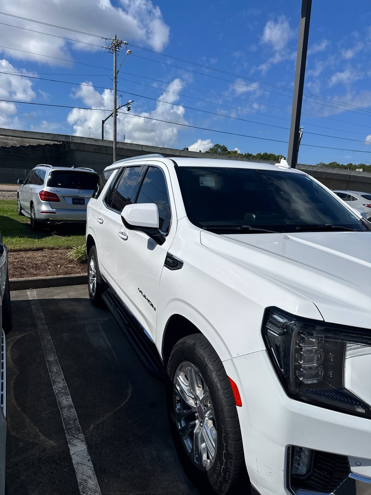 Used 2021 GMC Yukon SLT RWD image 3