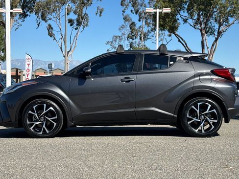 Used 2022 Toyota C-HR XLE image 7