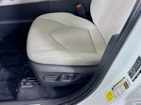 Used 2024 Toyota Grand Highlander AWD image 25