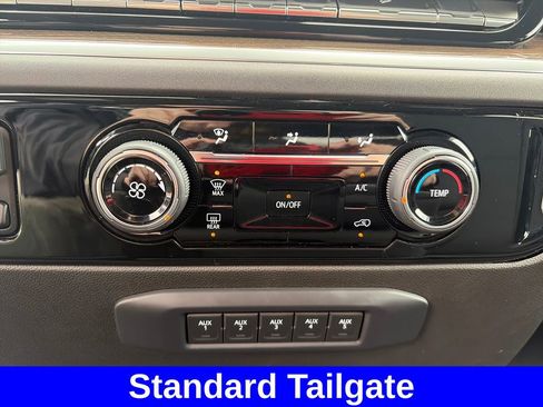Used 2024 Chevrolet Silverado 2500 LT AWD/4WD image 32