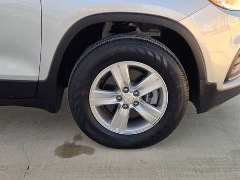 Certified 2022 Chevrolet Trax LT w/ LT Convenience Package image 32