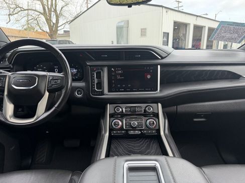Used 2022 GMC Yukon Denali w/ Denali Premium Package image 18