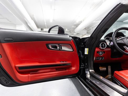 Used 2012 Mercedes-Benz SLS AMG Roadster image 15