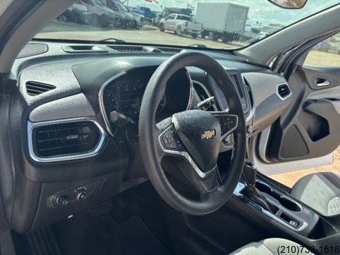 Used 2021 Chevrolet Equinox LS FWD image 17