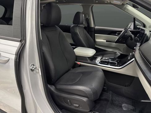 Used 2024 Kia Carnival SX Prestige FWD image 31