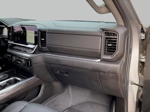 Used 2024 Chevrolet Silverado 1500 LTZ AWD/4WD image 18