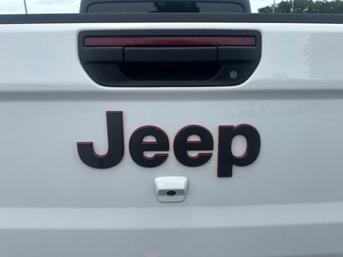 Used 2023 Jeep Gladiator Rubicon w/ Cold Weather Group AWD/4WD image 18