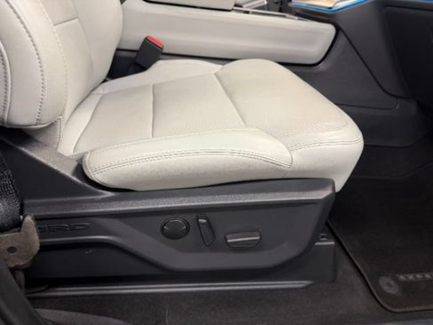 Used 2025 Ford Expedition Platinum w/ Driver's Package AWD/4WD image 29