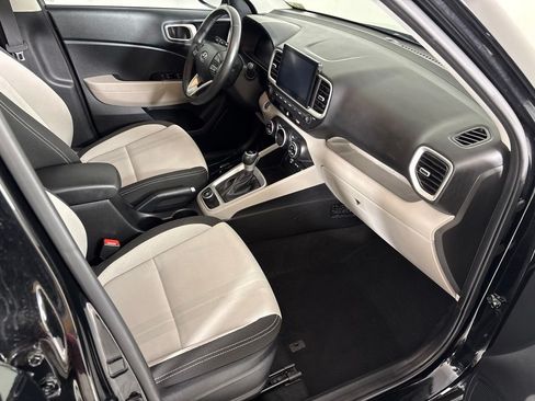 Used 2025 Hyundai Venue SEL FWD image 8