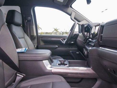 Used 2024 Chevrolet Silverado 2500 LTZ w/ LTZ Convenience Package image 16