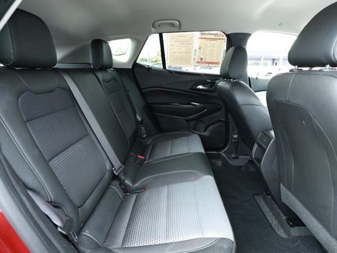 Used 2025 Chevrolet Trax LT FWD image 27