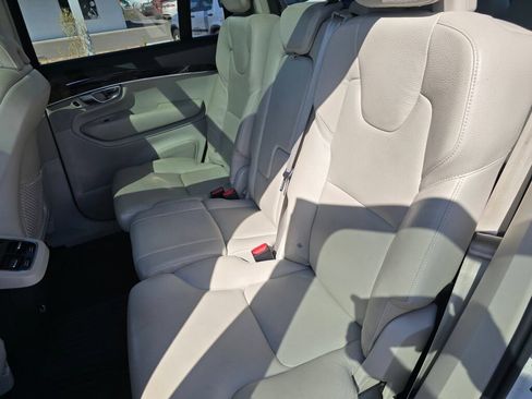 Used 2019 Volvo XC90 T6 Momentum w/ Advanced Package AWD/4WD image 12