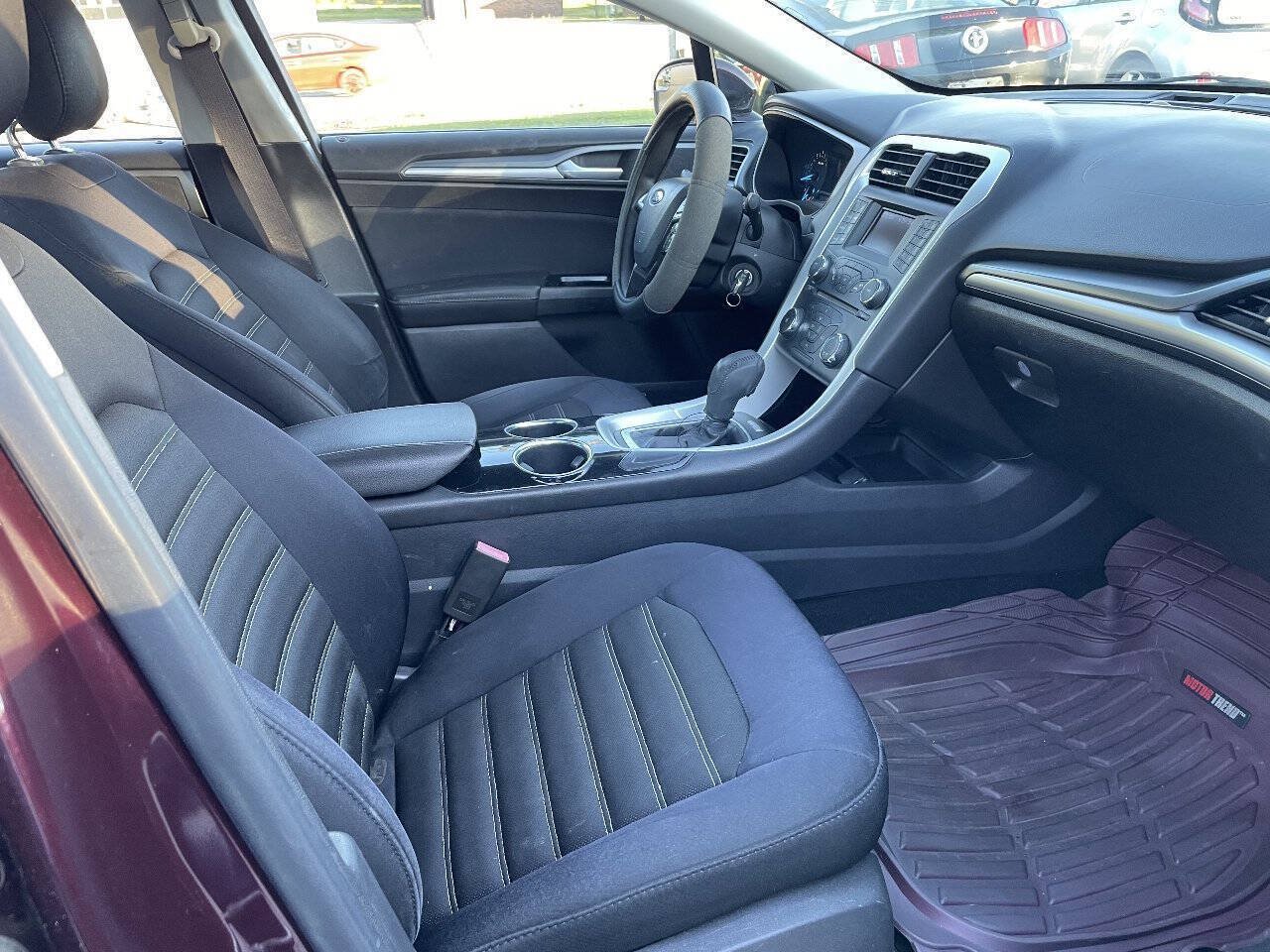 Used 2013 Ford Fusion SE FWD image 18