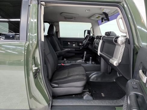 Used 2013 Toyota FJ Cruiser 4WD image 16