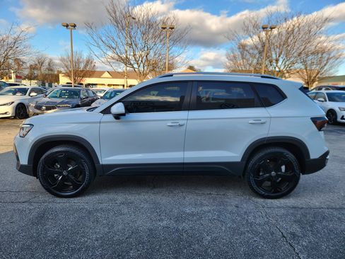 Certified 2025 Volkswagen Taos SEL w/ Black Wheel Plus Package image 5