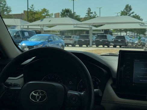 Used 2021 Toyota RAV4 XLE w/ Convenience Package image 34