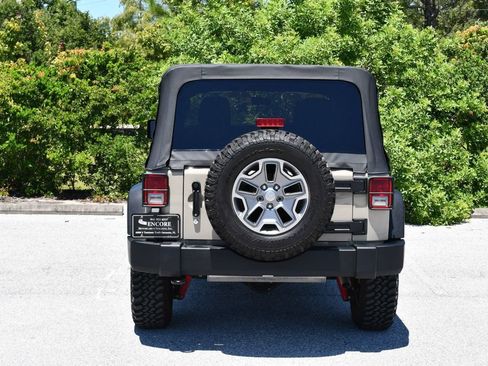 Used 2018 Jeep Wrangler Unlimited Rubicon w/ Connectivity Group AWD/4WD image 28