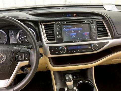 Used 2016 Toyota Highlander XLE image 6