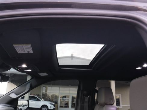 Used 2022 Chevrolet Silverado 1500 ZR2 w/ Technology Package image 27