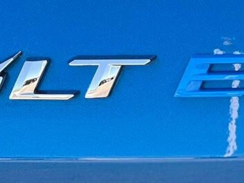 Used 2022 Chevrolet Bolt EUV Premier w/ Sun & Sound Package image 9