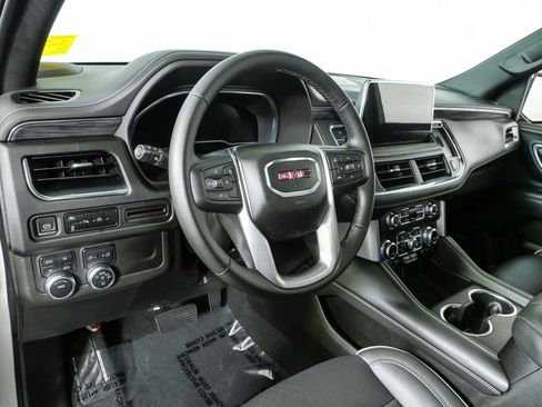 Used 2023 GMC Yukon XL SLT AWD/4WD image 4
