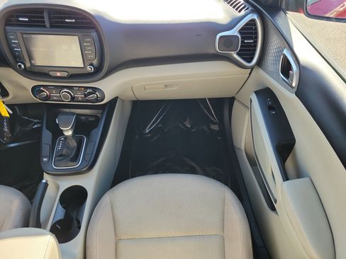 Used 2023 Kia Soul LX image 15