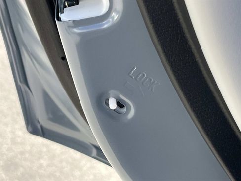 New 2026 Mitsubishi Outlander SE image 12