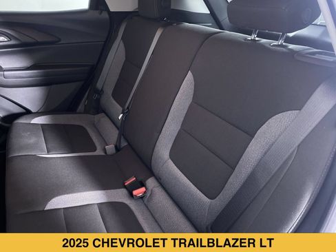 Certified 2025 Chevrolet TrailBlazer LT w/ LT Cold Weather Package FWD image 12