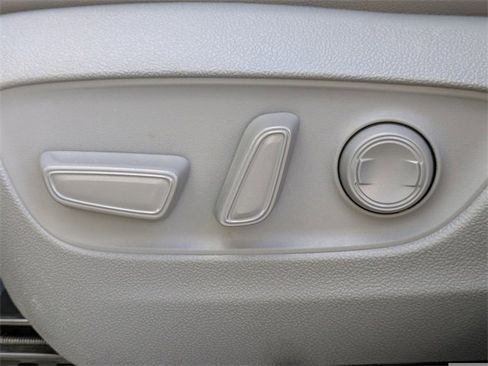 Used 2022 Toyota Highlander Platinum image 21