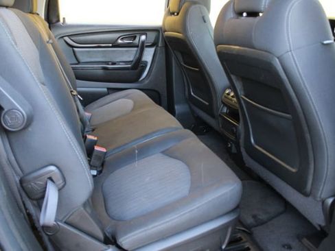 Used 2017 Chevrolet Traverse LT w/ Style and Technology Package image 12