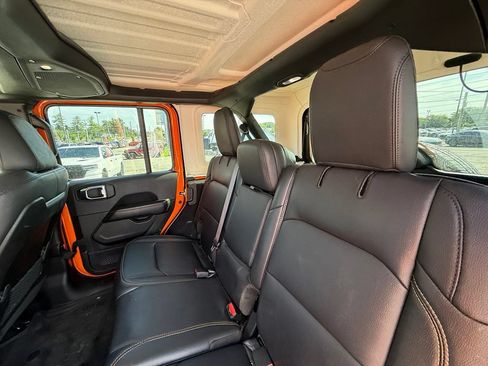 Used 2025 Jeep Wrangler Unlimited Sahara AWD/4WD image 24