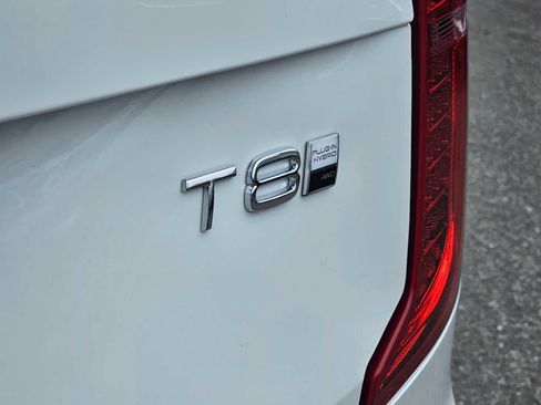 Used 2025 Volvo XC90 T8 Plus w/ Protection Package Premier image 14