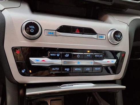 Used 2024 Ford Explorer XLT w/ Equipment Group 202A image 8