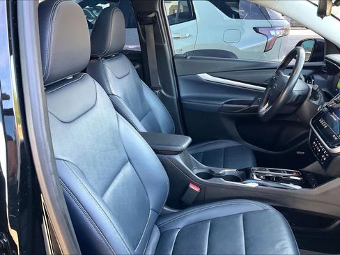 Used 2022 Chevrolet Bolt EUV Premier w/ Sun & Sound Package image 8