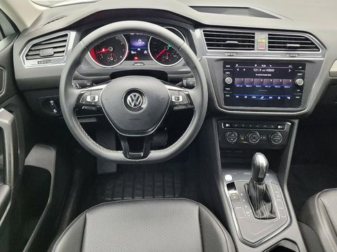 Used 2021 Volkswagen Tiguan SE w/ Panoramic Sunroof Package FWD image 22